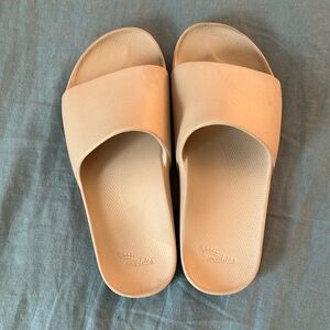 Archie’s Slides tan/beige size 8 women’s